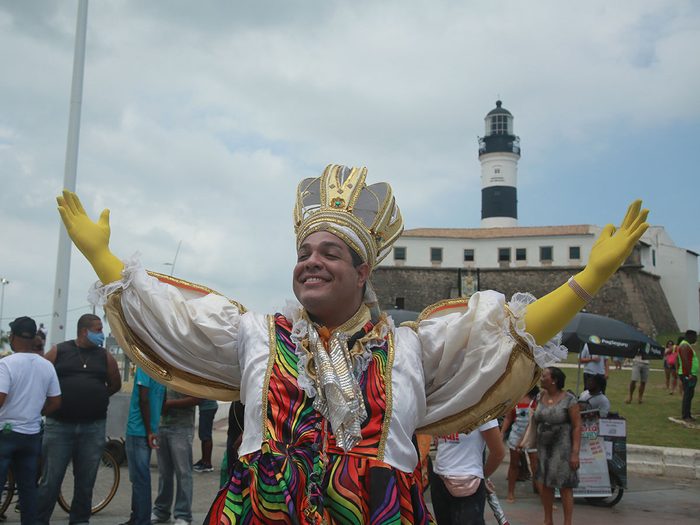 Quiz, testez vos connaissances: quel festival, sans égal dans le monde, met en vedette l’emblématique Rei Momo, les blocos et la samba?