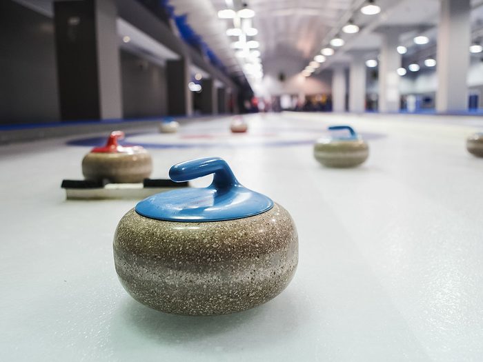 Quiz sur la culture générale: dans quels pays a-t-on trouvé des traces de l'existence du curling comme sport au XVIe siècle?