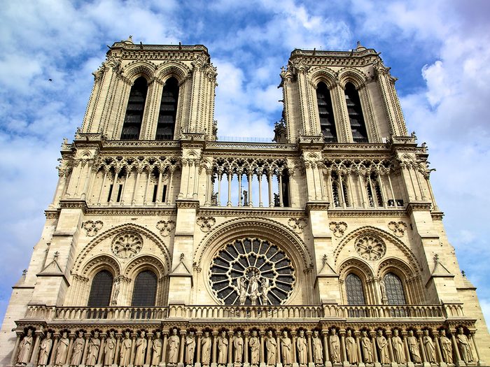 Notre-Dame de Paris a connu des cycles de déclin et de renouveau.