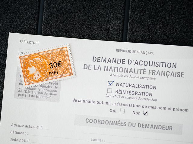 Bonne nouvelle en France avec la naturalisation acclre en temps de crise.