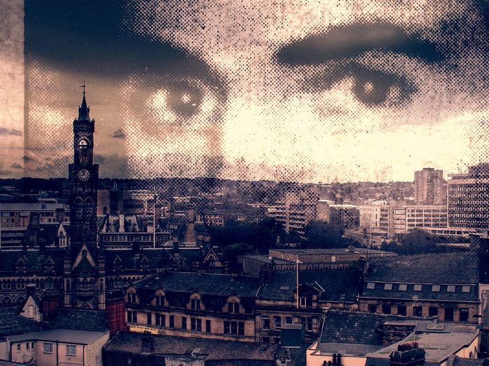 Sur la piste de l'éventreur du Yorkshire fait partie des séries documentaires sur Netflix qui sont inspirées de crimes réels.