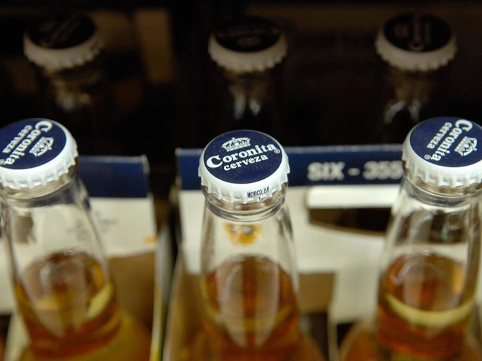 Corona avait des profits à faire avec le Cinco de Mayo en vendant de la bière à la population hispanique en croissance aux États-Unis dans les années 1980.