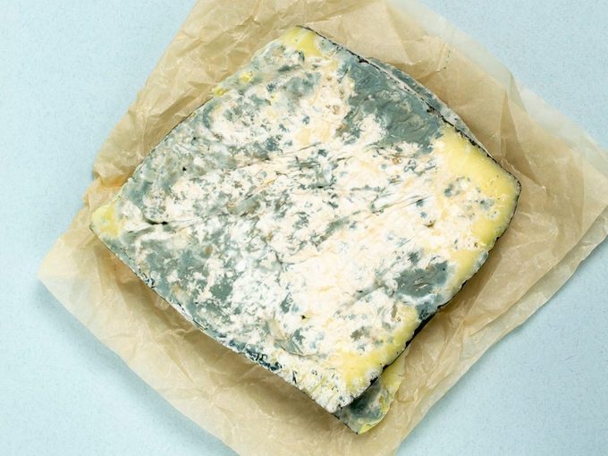 Peut-on manger du fromage moisi?