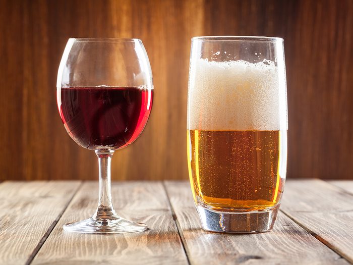 Comment se débarrasser des mouches à fruits avec de la bière ou du vin?
