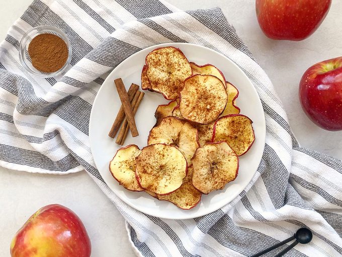Comment faire des croustilles à la pomme dans la friteuse à air chaud?