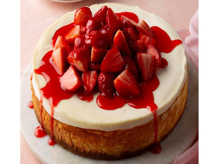 Essayez ce délicieux gâteau au fromage et aux fraises