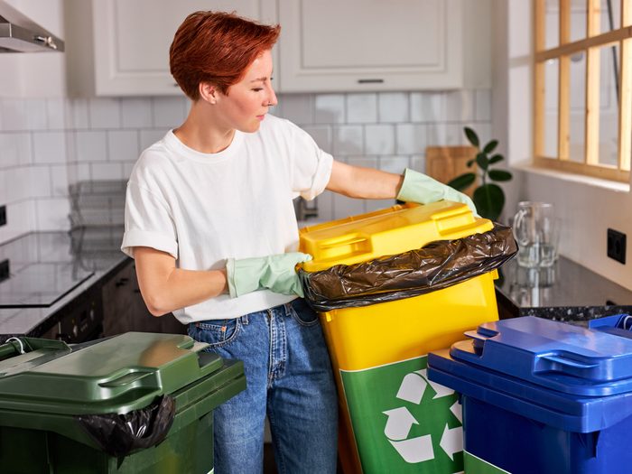 Nettoyer les bacs de recyclage et de poubelle