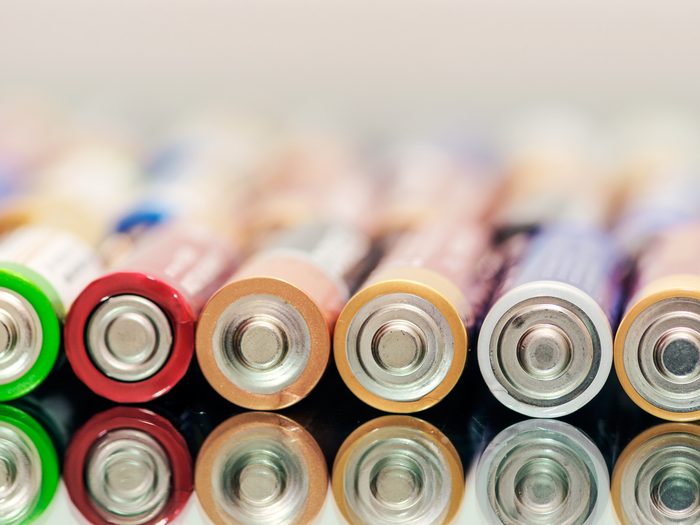 Closeup,of,pile,of,used,alkaline,batteries.,close,up,colorful