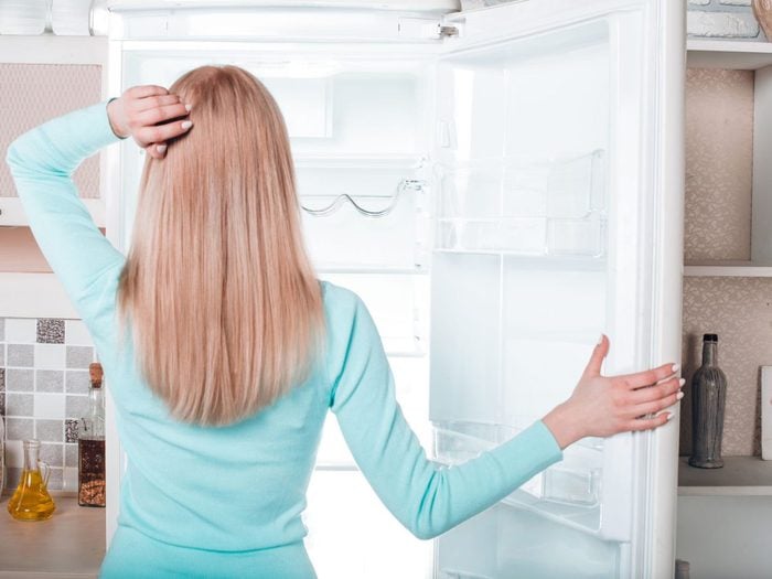 Parmi les moyens d’économiser de l’argent, vous pouvez vous mettre au défi de toujours vider le frigo