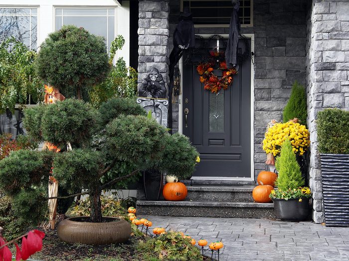 Parmi les activités à faire cet automne, vous pouvez décorer pour l'Halloween