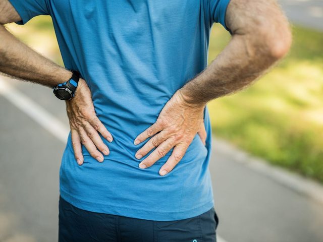 Des douleurs dans le bas du dos ou aux reins sont un des symptmes silencieux d'une crise cardiaque.