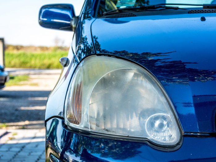 Faites attention au devant de votre voiture, incluant ses lumières, au moment de la vente