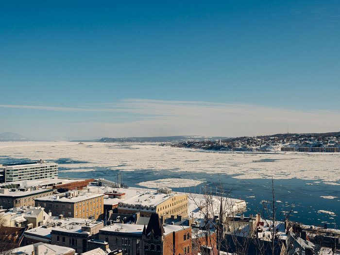 Une photo de l'hiver canadien à la Biennale de Québec.