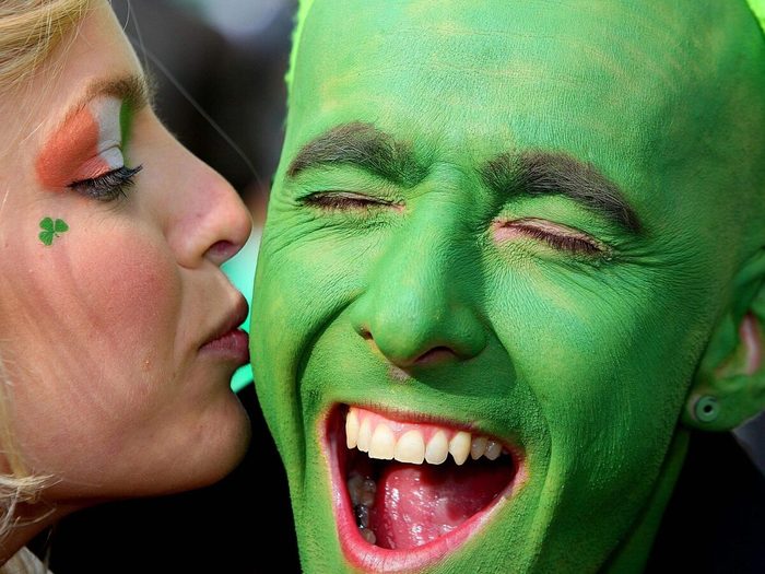 Embrasser Un Irlandais est une tradition nord-américaine de la Saint-Patrick.