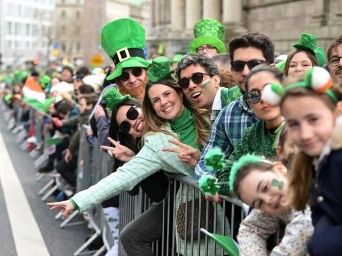 Assister au défilé de la Saint-Patrick est une tradition nord-américaine.