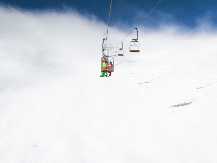 Téléphérique d'une station de ski canadienne.