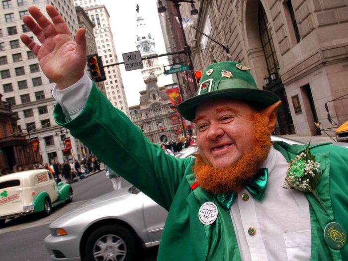 Pincer ceux qui ne portent pas de vert est une tradition de la Saint-Patrick.
