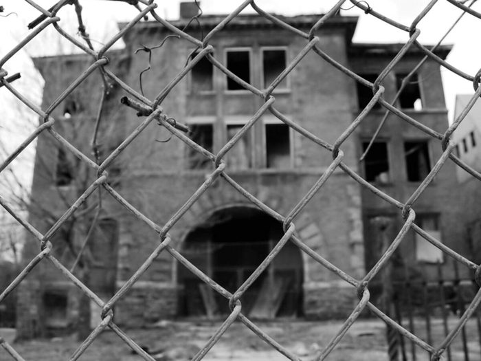 Maison Hantee Paranormal Fantome Maison Abandonnee Noir Et Blanc Cloture