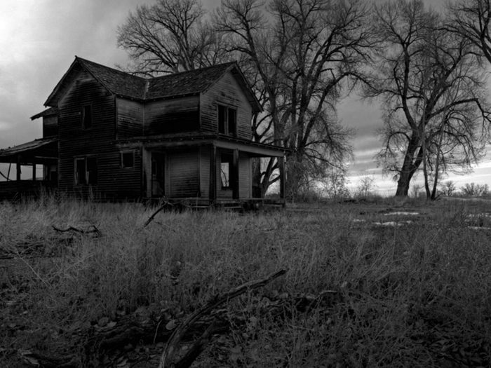 Maison Hantee Paranormal Fantome Maison Abandonnee Noir Et Blanc