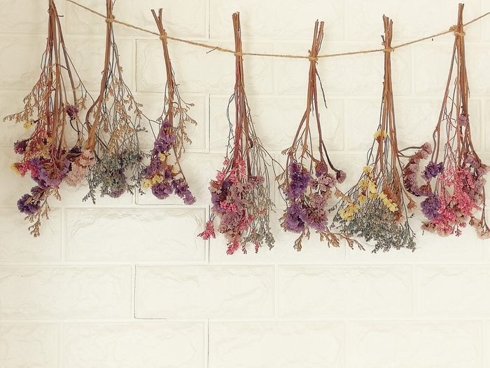 Dried,flowers,hanging,on,the,wall.it,decoration,wall,of,living