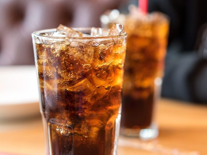 Une fringale de cola peut indiquer une dépendance à la caféine.