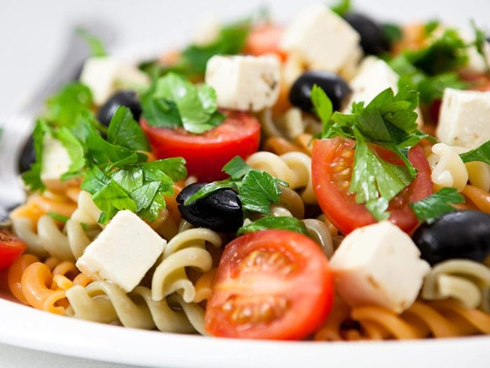 Salade De Pates Avec Des Legumes Prevention Cancer Manger Sante