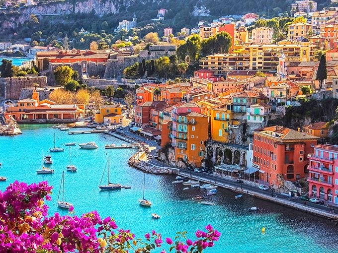 La France est assurément une destination populaire avec de telles vues sur la Côte d'Azur.