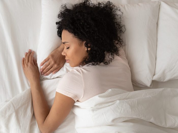 Dormir moins de six heures accroît le risque de faire une crise cardiaque.