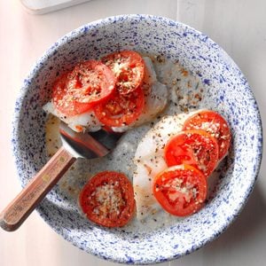 Poisson grillé à la tomate et au basilic