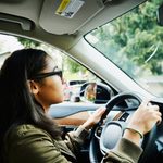 12 habitudes de conduite automobile «polies» qui sont en fait dangereuses