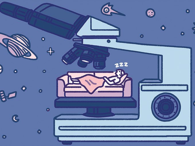 Ronflements: Illustration d'un lit observé par un microscope pour l'article "Un combat contre les ronflements".