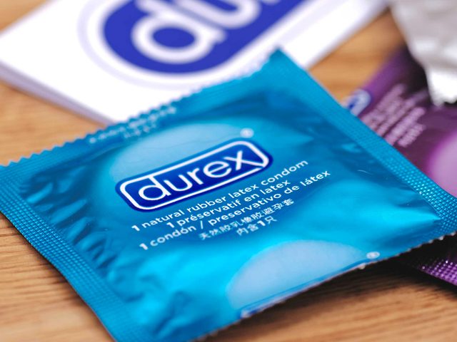 Des condoms.