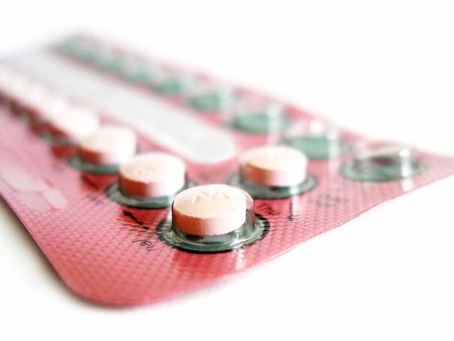 Mythes sant des femmes: une pilule contraceptive.