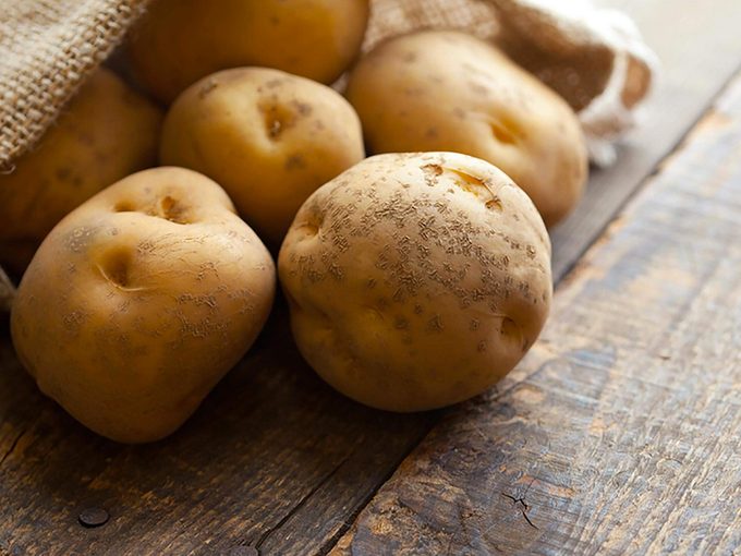 Aliments  ne pas conserver au conglateur: des pommes de terre.