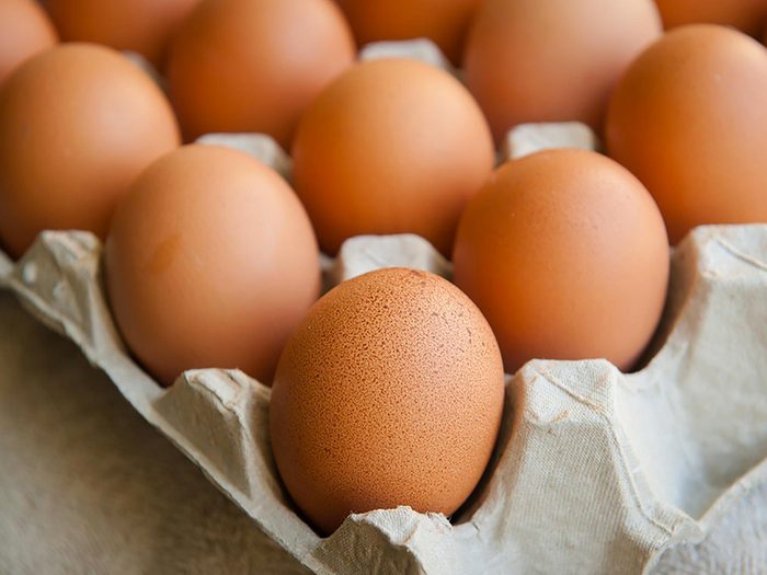 Aliments à ne pas conserver au congélateur: des coquilles d'œufs.