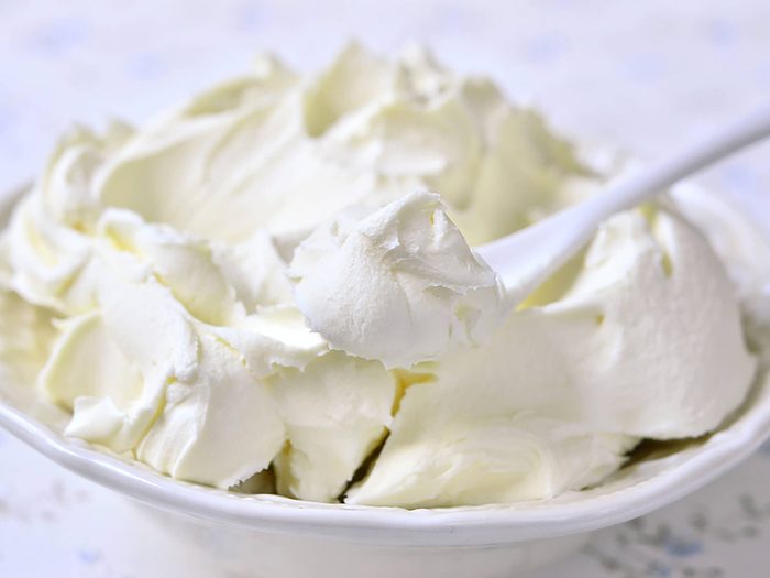 Aliments à ne pas conserver au congélateur: du fromage à pâte molle.