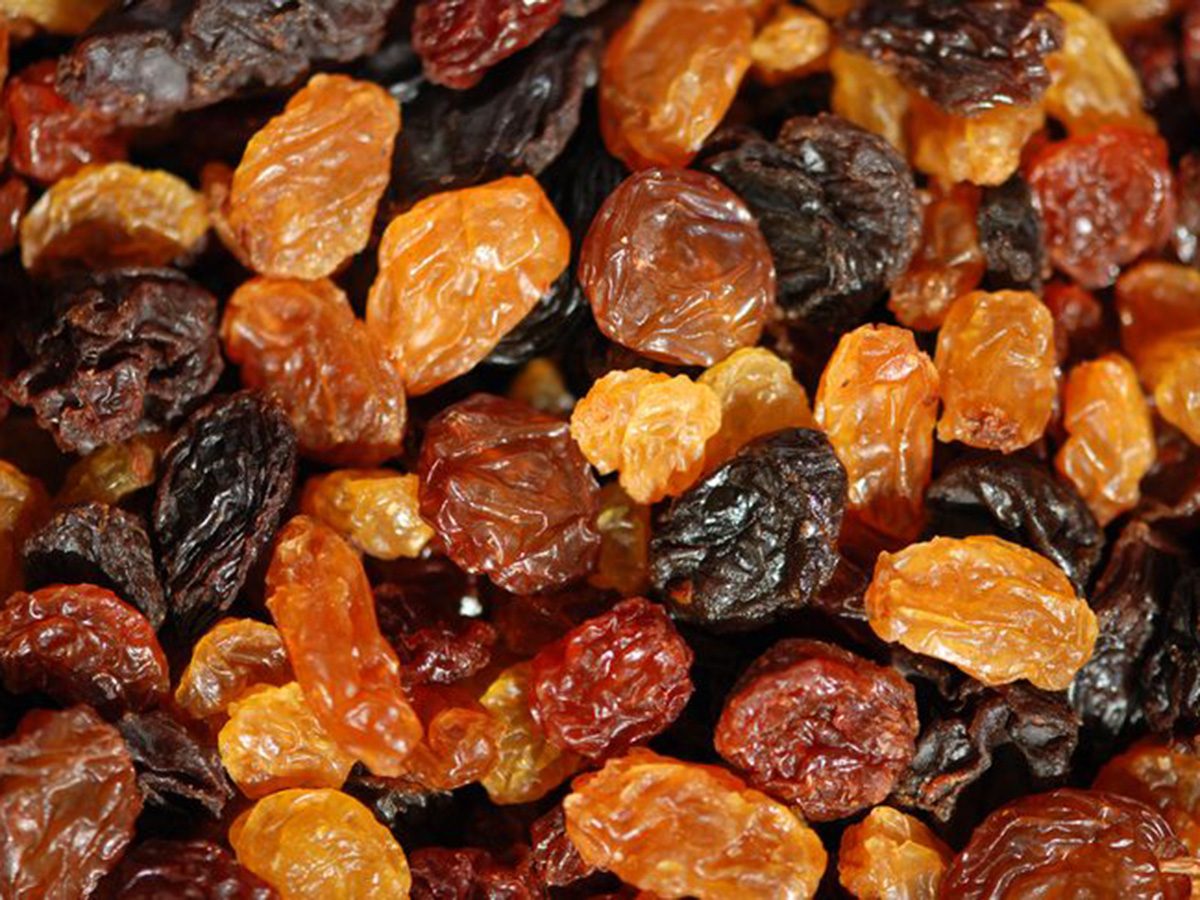 Des raisins secs.