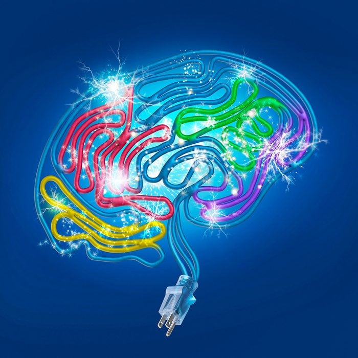 Comment améliorer sa mémoire: photo de fils électriques qui forment un cerveau.