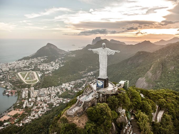 Structures dans le monde: la statue de Christ le Rdempteur  Rio de Janeiro.