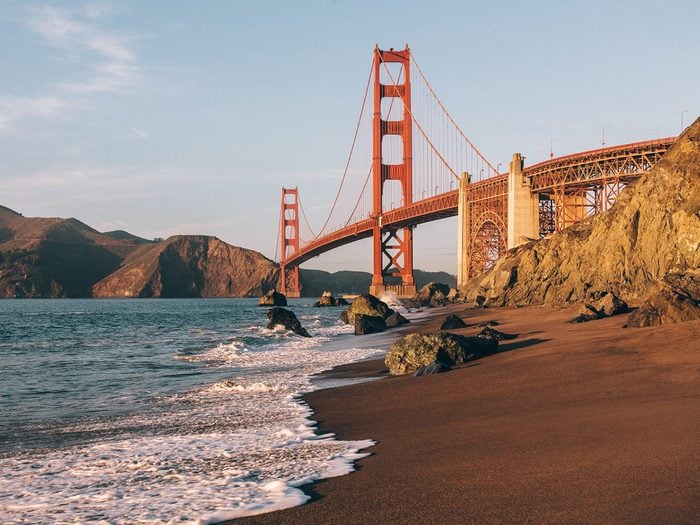 Structures dans le monde: le Golden Gate Bridge.