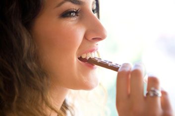 Manger du chocolat tous les jours peut être bénéfique pour la santé ! Eating-chocolate_0