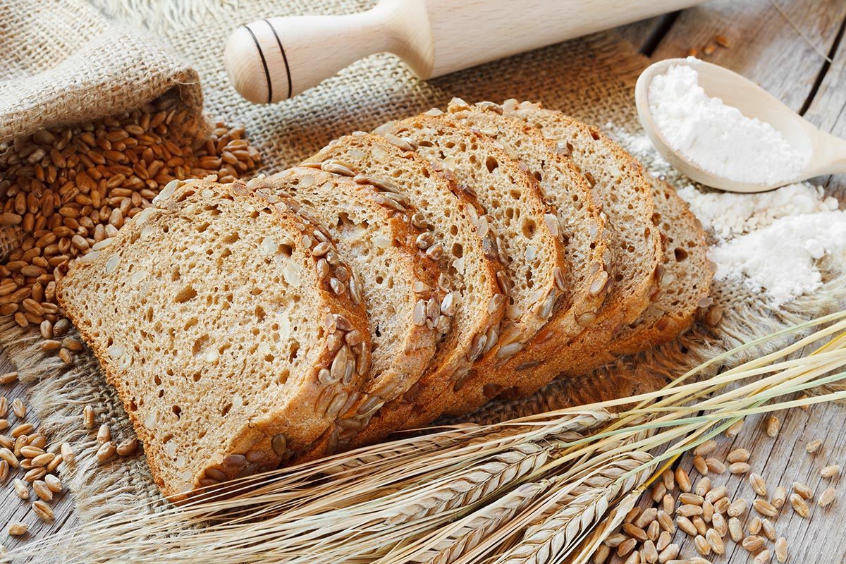 Aliment santé : le pain à la farine de blé non blanchie.