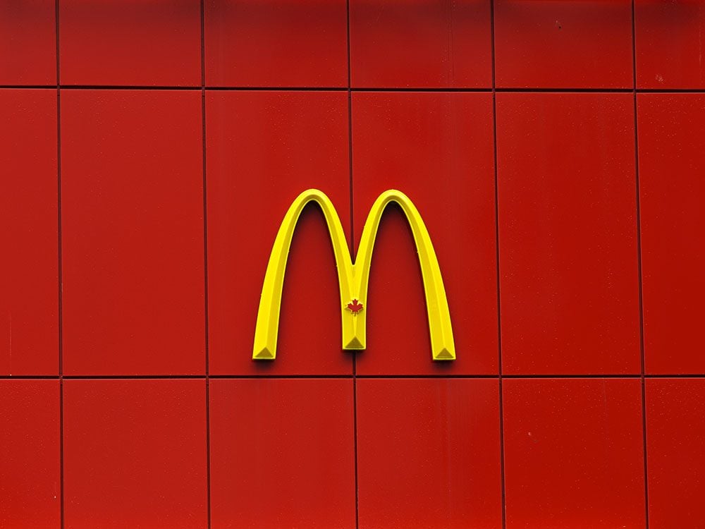 McDonald's a été poursuivi pour des publicités pour les Joyeux festins étaient délibérément placées à la hauteur des yeux des enfants.